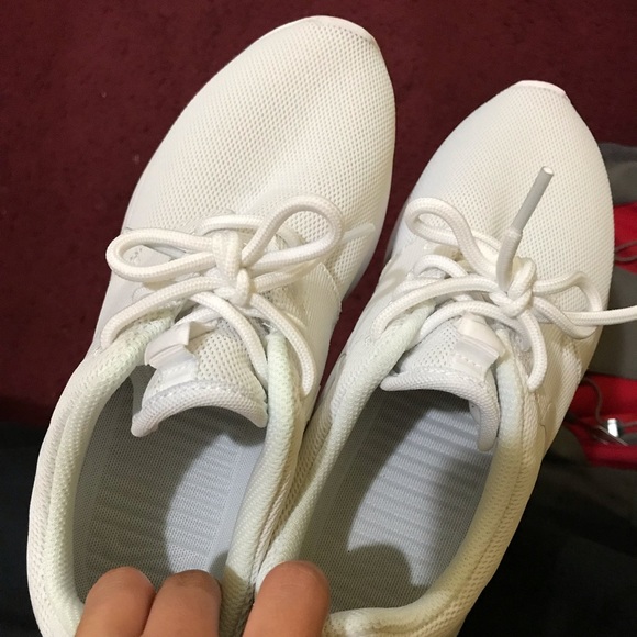 Women’s White Nike Roshe One - Picture 3 of 8
